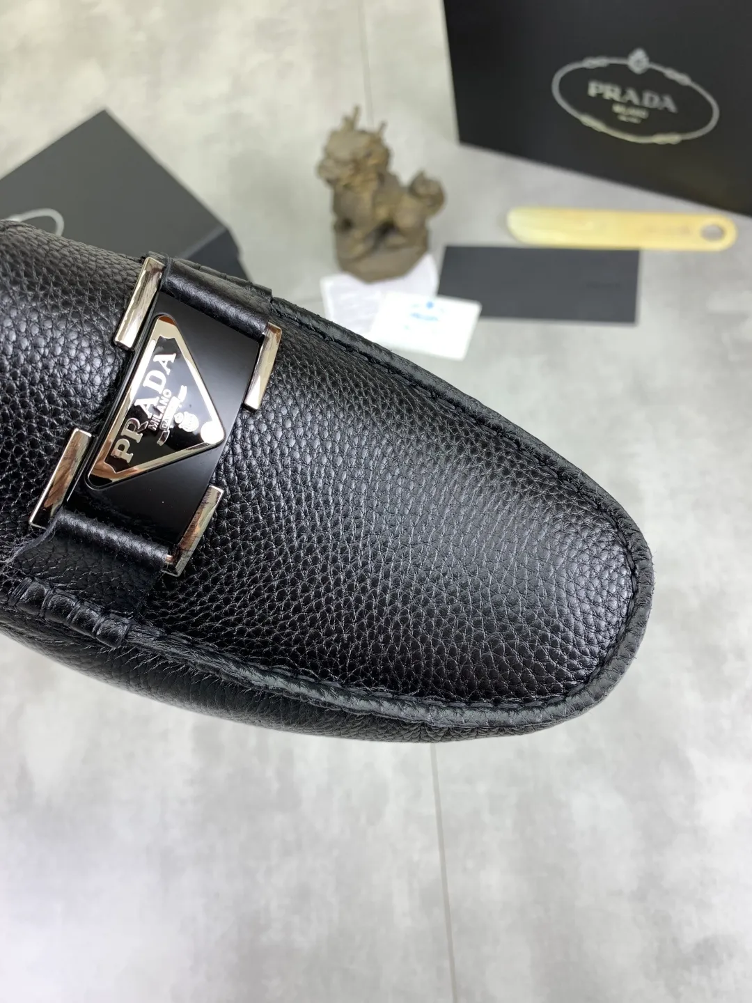 Men's Men's Shoes 💰P380💰【New Style】🆘 🔥🆕【PRADA】Prada Hong Kong high-quality pea shoes. Loaf style for lazy people. This fabric is made of 🇮🇹 imported top-grade Italian first-layer cowhide➕full first-layer pigskin lining. The lining is more high-end. The original non-slip and wear-resistant rubber outsole is the only choice for driving. Size: 38-45 4️⃣colors available